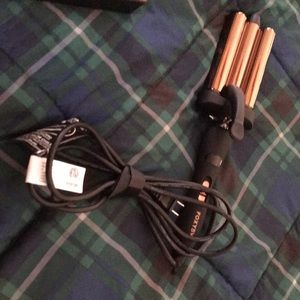 FOXYBAE Rose Color Wavy Baby Triple Waver